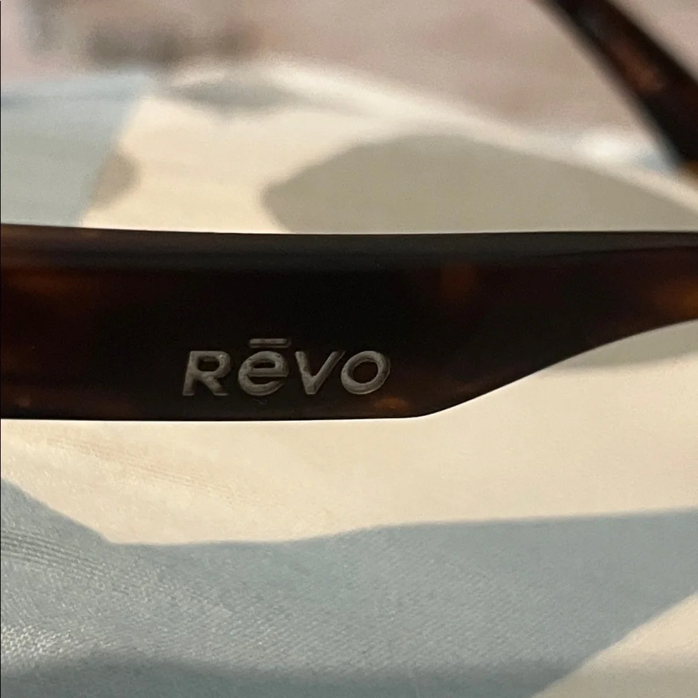 Revo “frames” - Picture 7 of 9